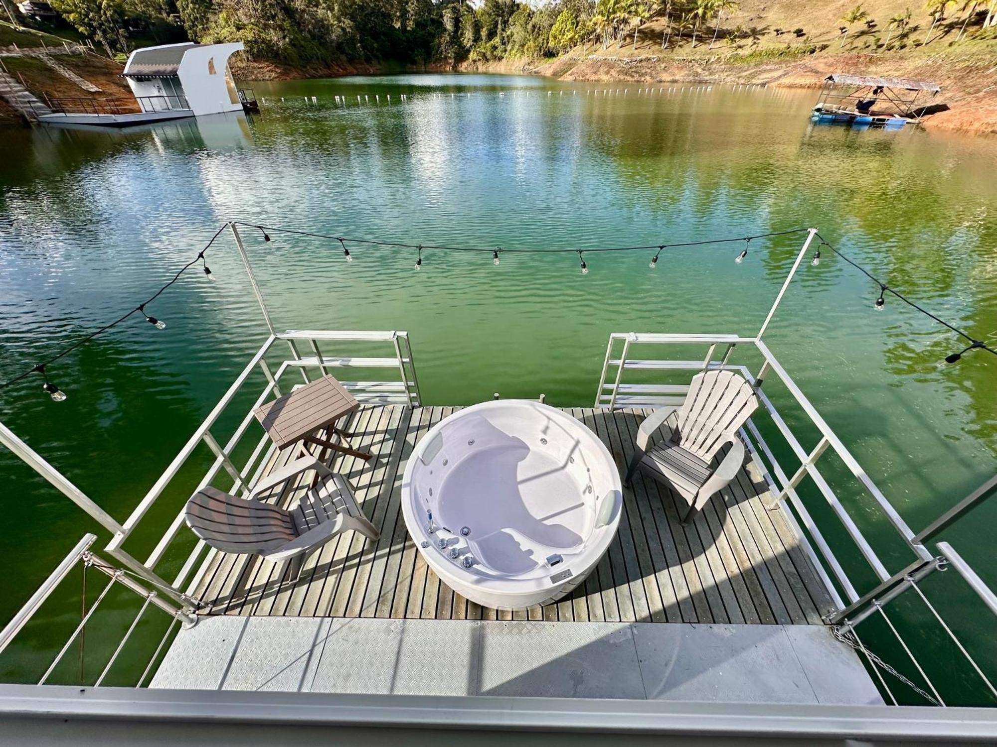 Готель Casa Flotante La Trinidad Гуатапе Екстер'єр фото