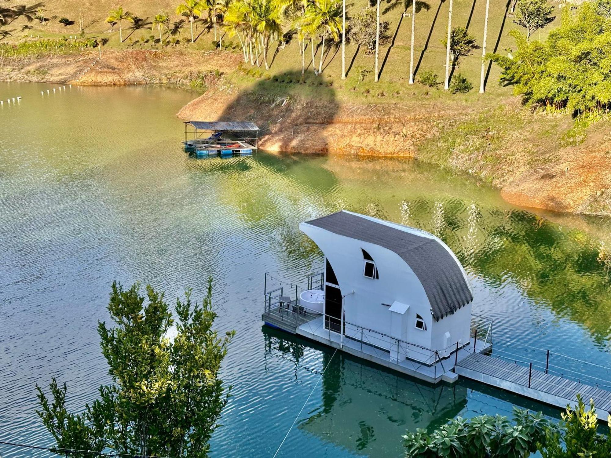 Готель Casa Flotante La Trinidad Гуатапе Екстер'єр фото