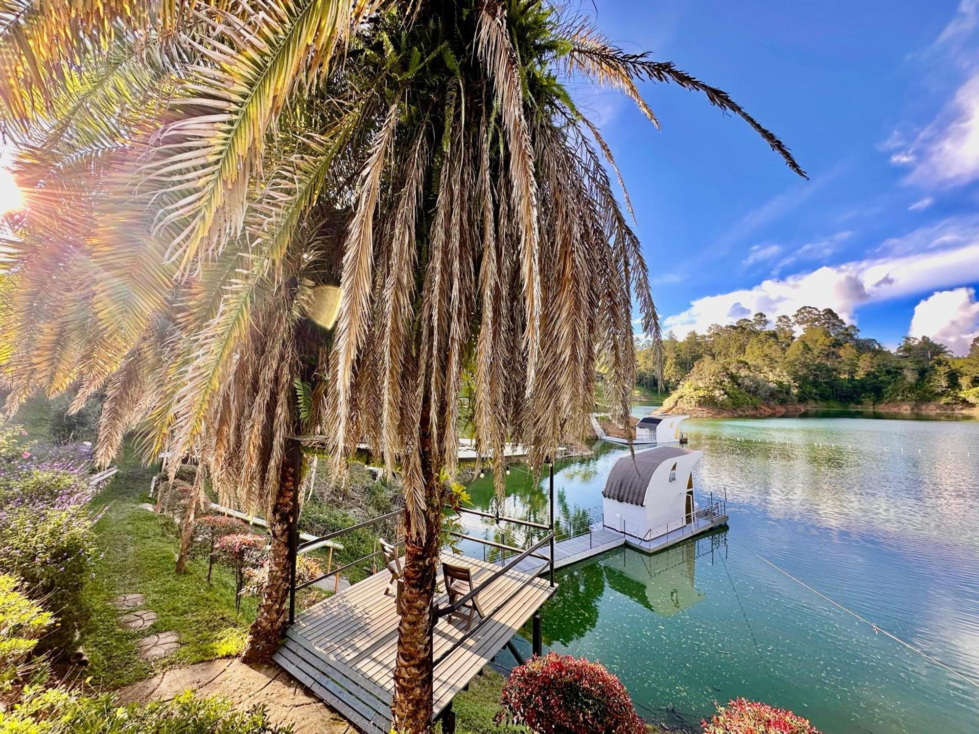 Готель Casa Flotante La Trinidad Гуатапе Екстер'єр фото